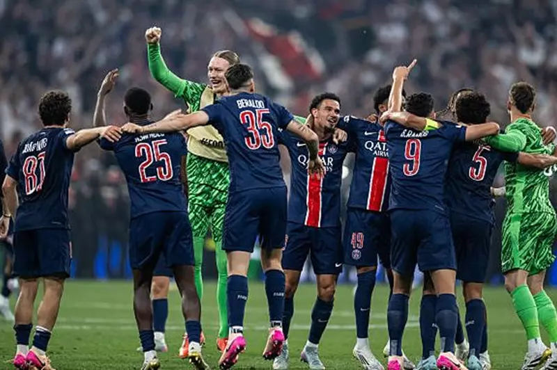 باريس سان جيرمان يضمن التأهل الثالث له في كأس إنتركونتيننتال 2025 باريس سان جيرمان يضمن التأهل الثالث له في كأس إنتركونتيننتال 2025
