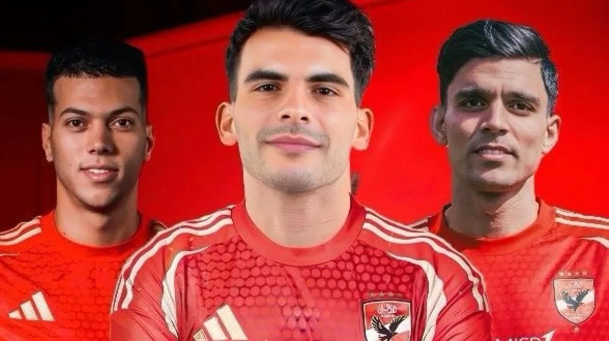 بالأسماء | الأهلي يتفاوض مع 4 لاعبين من الزمالك .. وعدد لاعبي الأبيض في القلعة الحمراء سيزداد إلى 10. بالأسماء | الأهلي يتفاوض مع 4 لاعبين من الزمالك .. وعدد لاعبي الأبيض في القلعة الحمراء سيزداد إلى 10.