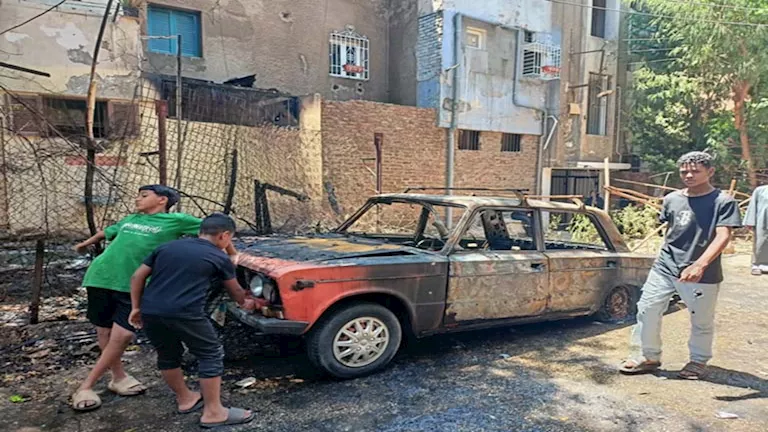 بالصور – حريق ضخم يدمر سيارة ويمتد إلى مبنى سكني في الأقصر بالصور – حريق ضخم يدمر سيارة ويمتد إلى مبنى سكني في الأقصر