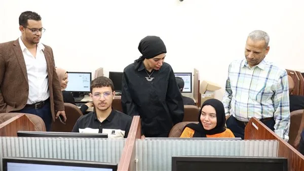 بالصور.. رئيس جامعة الأقصر يزور لجان الامتحانات للتأكد من سير العملية الامتحانية بشكل منتظم بالصور.. رئيس جامعة الأقصر يزور لجان الامتحانات للتأكد من سير العملية الامتحانية بشكل منتظم