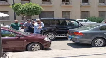 بالصور | صلاح الشرنوبي يودع ابنه برفقة أسرته إلى مثواه النهائي