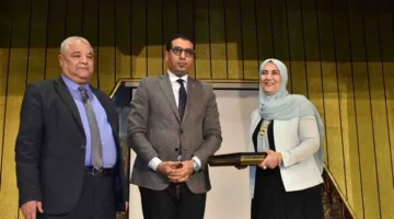 بالصور.. “قطاع التعليم بالأقصر” يكرم المدير العام بمناسبة بلوغه سن التقاعد