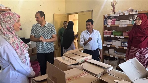بالصور.. وكيل وزارة الصحة في الأقصر يزور القافلة العلاجية لمتابعة سير العمل الطبي بالصور.. وكيل وزارة الصحة في الأقصر يزور القافلة العلاجية لمتابعة سير العمل الطبي