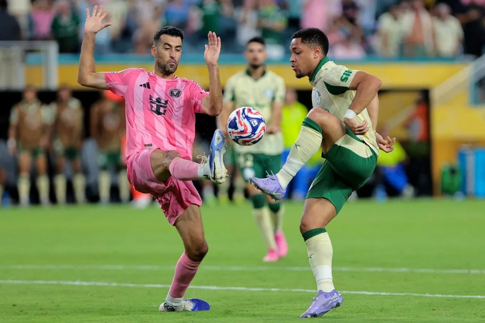 بالمرست البرازيلية وإنتر ميامي الأمريكي ينجحان في التأهل إلى الدور الـ 16 من كأس العالم للأندية. بالمرست البرازيلية وإنتر ميامي الأمريكي ينجحان في التأهل إلى الدور الـ 16 من كأس العالم للأندية.