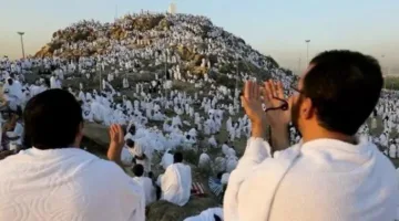 بث حي: تكبيرات الحجيج تملأ أجواء جبل عرفات: “لبيك اللهم لبيك”