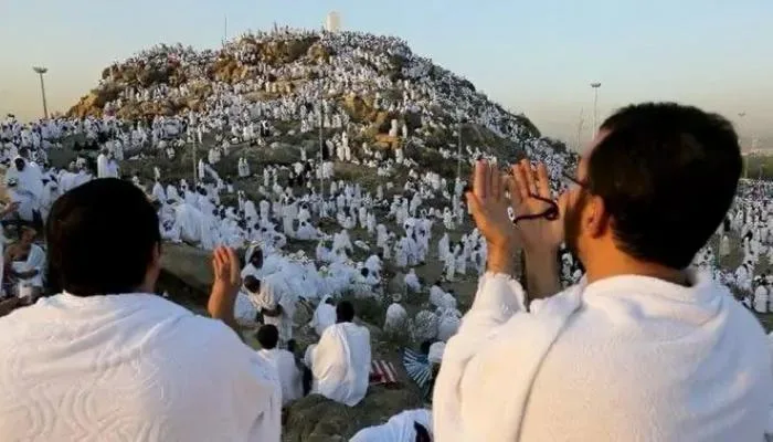 بث حي: تكبيرات الحجيج تملأ أجواء جبل عرفات: “لبيك اللهم لبيك” بث حي: تكبيرات الحجيج تملأ أجواء جبل عرفات: “لبيك اللهم لبيك”