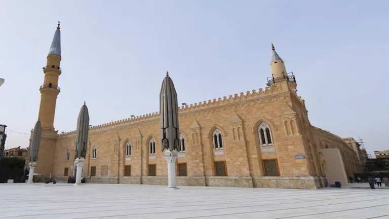 بث حي.. نقل مراسم صلاة الجمعة من مسجد الإمام الحسين بث حي.. نقل مراسم صلاة الجمعة من مسجد الإمام الحسين