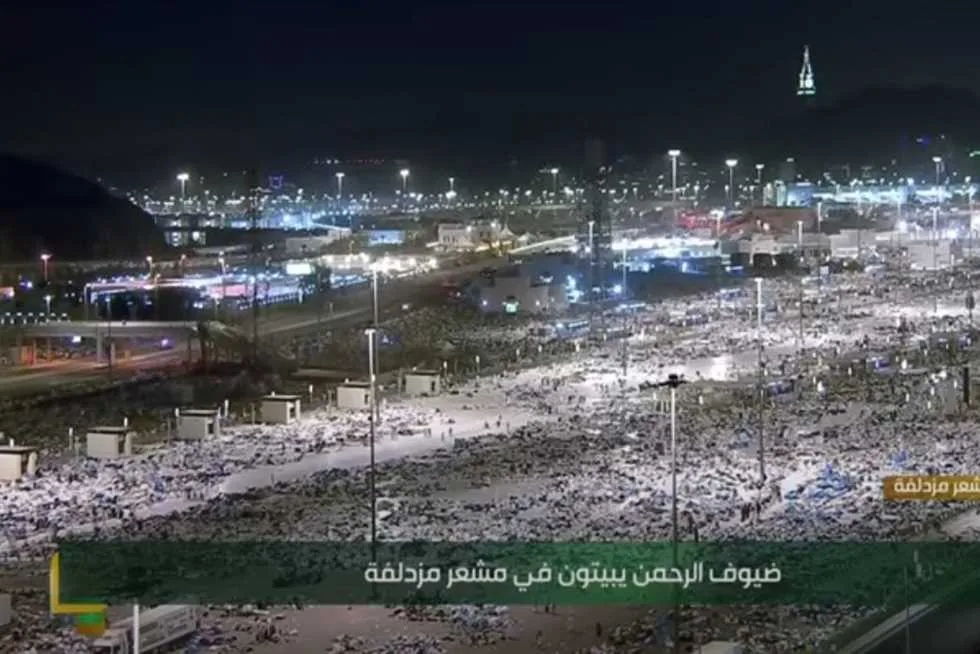 بث مباشر سنوي للحجاج من مزدلفة في أول أيام العيد بث مباشر سنوي للحجاج من مزدلفة في أول أيام العيد