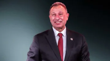 “بثلاثة كلمات” .. زيزو يشارك نصيحة الخطيب وكواليس حديثهما الهاتفى