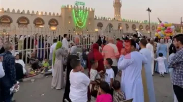 بدء وصول المصلين لأداء صلاة عيد الأضحى في مسجد عمرو بن العاص