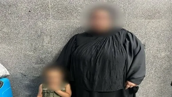 بدافع إنساني.. الشرطة تتمكن من لم شمل طفلة ضائعة مع عائلتها في القاهرة بدافع إنساني.. الشرطة تتمكن من لم شمل طفلة ضائعة مع عائلتها في القاهرة