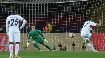 برشلونة يفاجئ تير شتيجن بقرار جديد