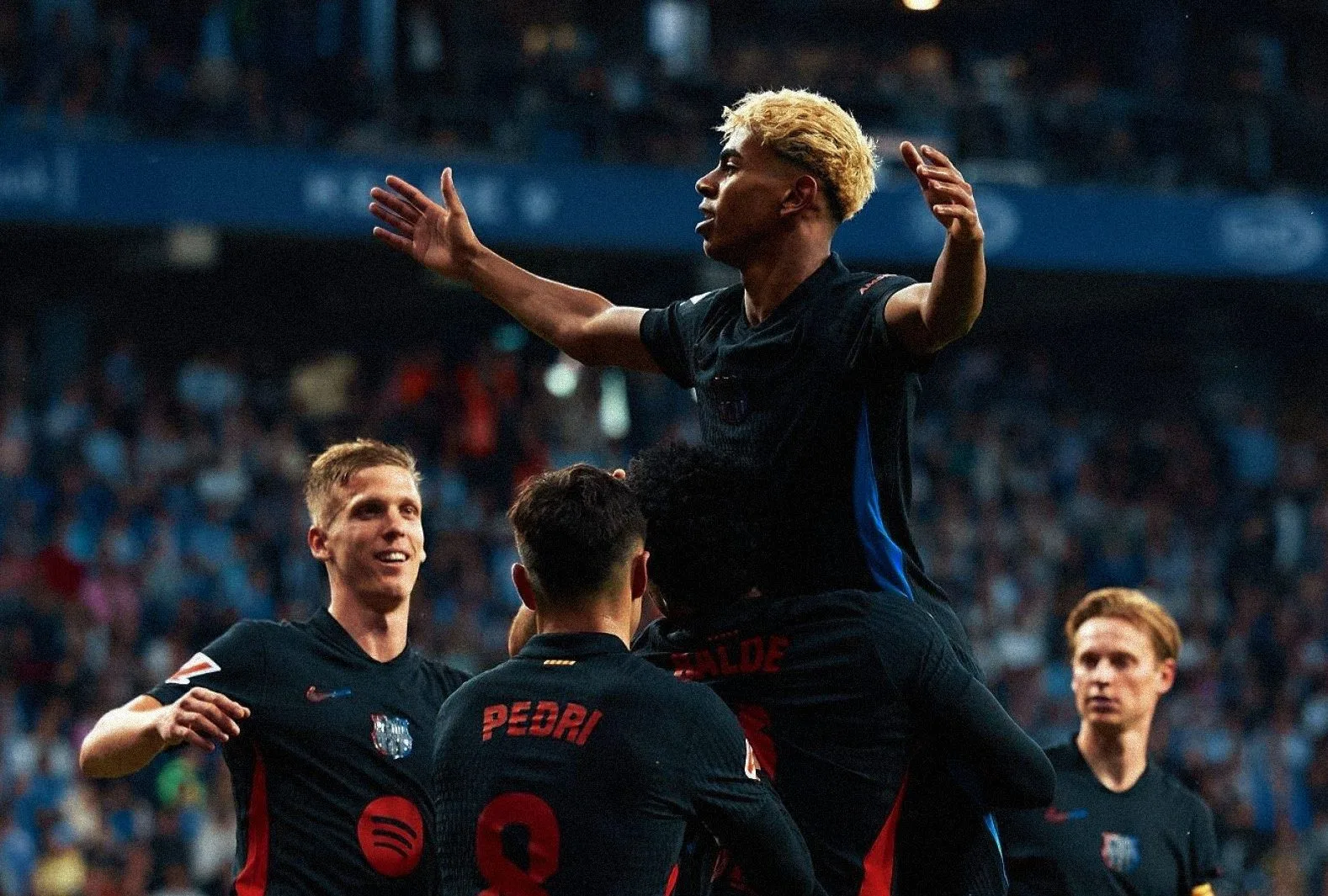 برواتب بين 7 و8 ملايين يورو.. برشلونة يتعاقد مع صديق لامين يامال برواتب بين 7 و8 ملايين يورو.. برشلونة يتعاقد مع صديق لامين يامال