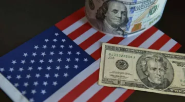 بسبب تصريحات ترامب، الدولار ينخفض إلى أقل مستوى له في ثلاث سنوات