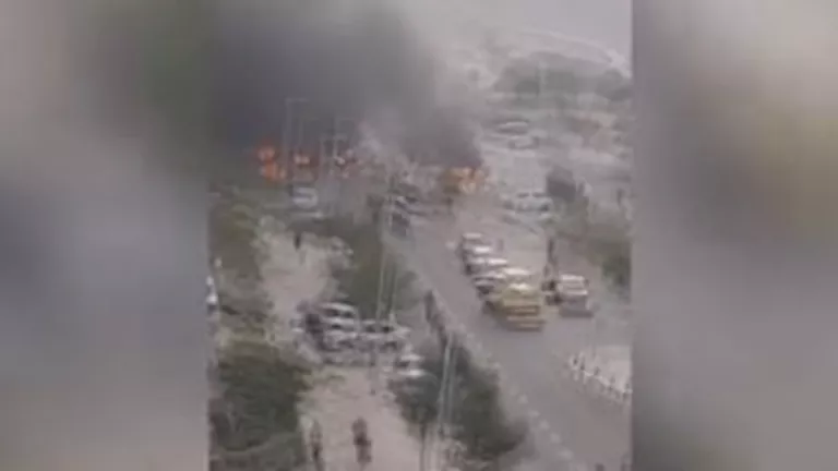 بسبب صاروخ إيراني.. اندلاع حريق بالقرب من مقر “مايكروسوفت” في إسرائيل بسبب صاروخ إيراني.. اندلاع حريق بالقرب من مقر “مايكروسوفت” في إسرائيل