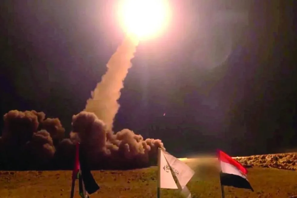 بصاروخ ذو الفقار: الحوثيون يشنون هجومًا على مطار بن غوريون والإسرائيليون يهرعون إلى الملاجئ بصاروخ ذو الفقار: الحوثيون يشنون هجومًا على مطار بن غوريون والإسرائيليون يهرعون إلى الملاجئ
