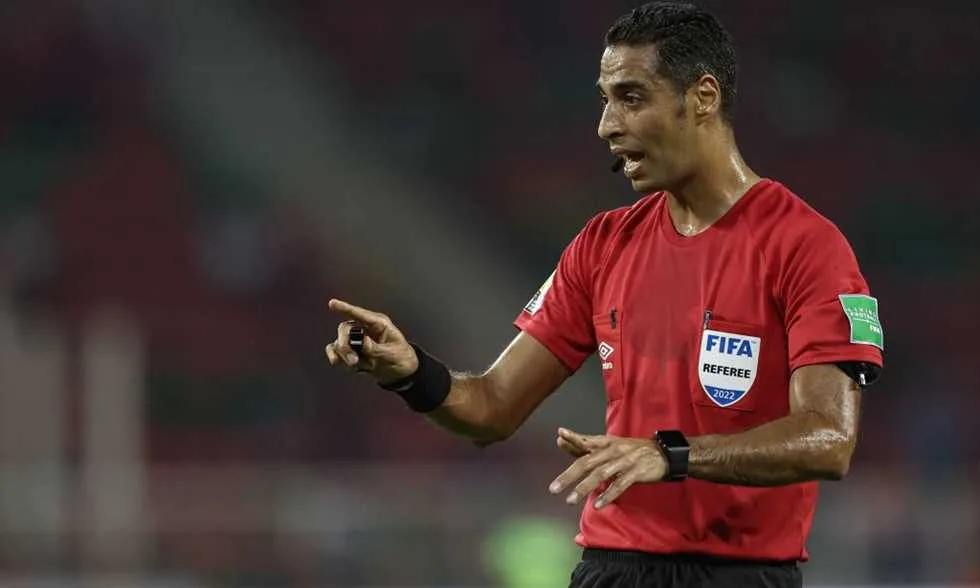 بصافرة الحكم أمين عمر، يحقق يانج أفريكانز لقب الدوري التنزاني بعد انتصاره على سيمبا بصافرة الحكم أمين عمر، يحقق يانج أفريكانز لقب الدوري التنزاني بعد انتصاره على سيمبا