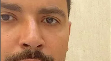 بطريقة ناصر الدسوقي.. محمد أنور يشارك متابعيه بصورة مضحكة مع “الخروف”