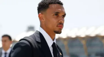 بعثة ريال مدريد تتوجه إلى الولايات المتحدة للمشاركة في كأس العالم للأندية (صور)