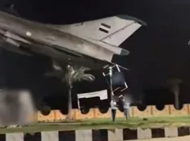 بعد انتشار الفيديو.. وزارة الداخلية: القبض على 3 طلاب تسلقوا طائرة هيكلية في الشرقية