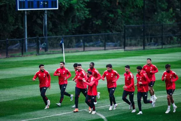 بعد انتقال سليم.. لاعب محترف آخر يسبب أزمة للأهلي بعد انتقال سليم.. لاعب محترف آخر يسبب أزمة للأهلي