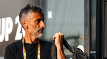 بعد انتهاء المونديال.. رد فعل غير متوقع من ريبيرو في حافلة الأهلي (فيديو)