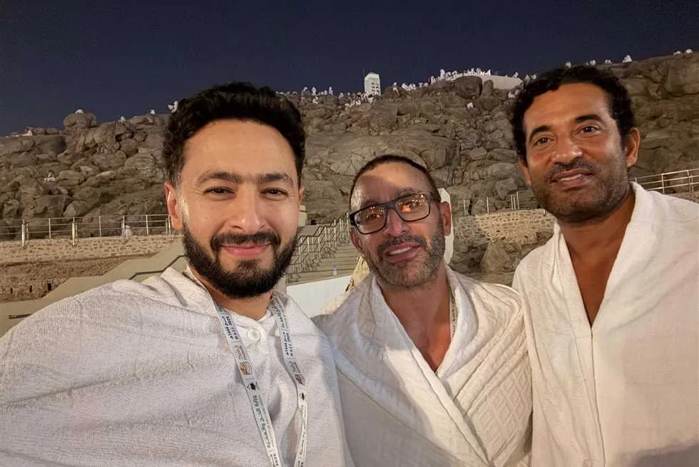 بعد تأدية مناسك الحج معًا.. حمادة هلال يرسل تحية إلى أحمد السقا وعمرو سعد