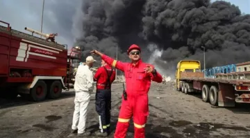 بعد تحذيرات من هجوم إسرائيلي.. 15 سفينة تشتعل في حريق غامض بميناء إيراني