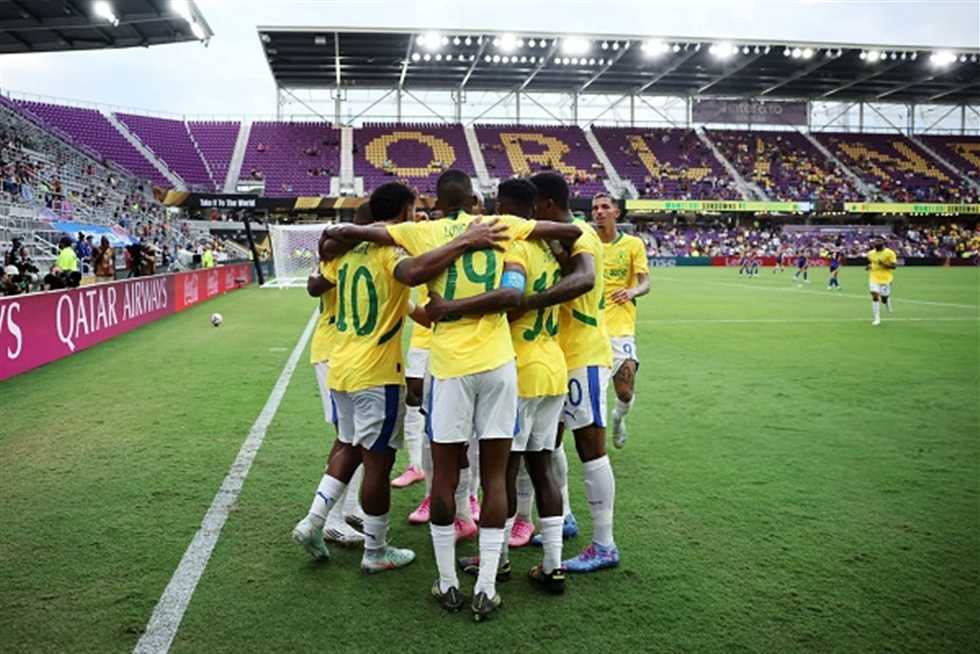 بعد تعادل الأهلي وهزيمة الترجي.. خالد الغندور يحتفل بنجاح صن داونز في كأس العالم للأندية بعد تعادل الأهلي وهزيمة الترجي.. خالد الغندور يحتفل بنجاح صن داونز في كأس العالم للأندية