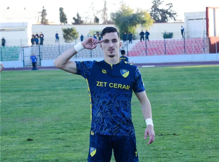 بعد خروج الزمالك من الصورة.. بارادو الجزائري يكشف لـ”بطولات” عن وجهة عادل بولبينة