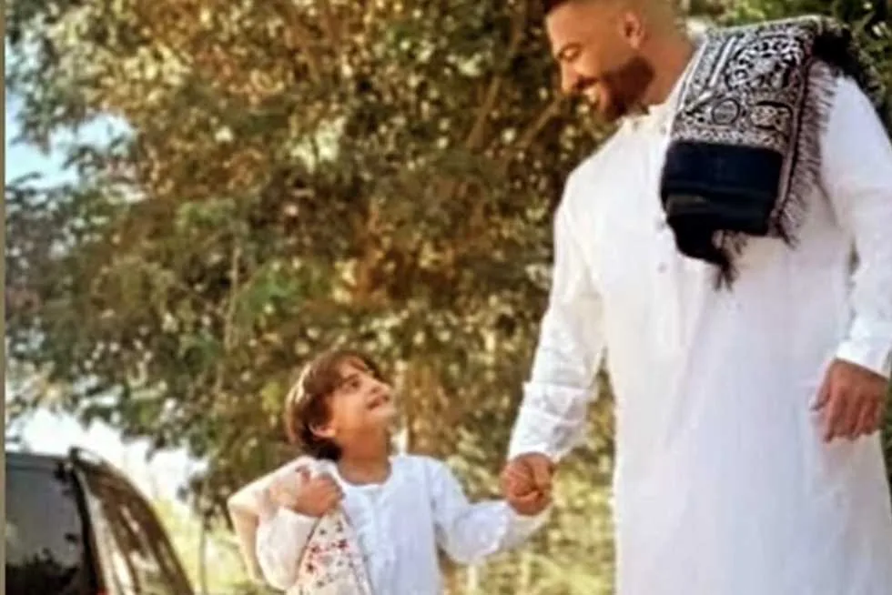 بعد خضوعه لجراحة وتدهور صحته.. محمد ثروت يناشد بالدعاء لابن تامر حسني