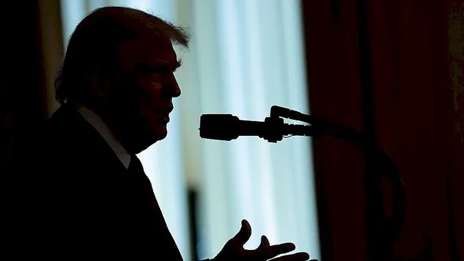 بعد دقائق من هجوم إيران على قطر.. مراسل يكشف تفاصيل إعلان ترامب المفاجئ! بعد دقائق من هجوم إيران على قطر.. مراسل يكشف تفاصيل إعلان ترامب المفاجئ!