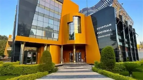 بعد رفض أوسكار رويز.. انتهاء مسيرة 6 حكام بارزين في الملاعب بنهاية الموسم. بعد رفض أوسكار رويز.. انتهاء مسيرة 6 حكام بارزين في الملاعب بنهاية الموسم.