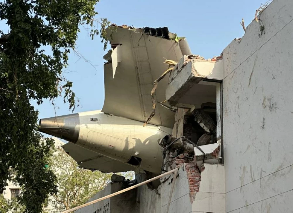بعد سقوط مروع لطائرة بوينغ 787 في الهند.. تساؤلات حول احتمال وجود عمل تخريبي