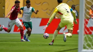 بغياب إمام عاشور.. الأهلي يخسر  ثلاثة لاعبين قبل مواجهة بورتو في كأس العالم للأندية