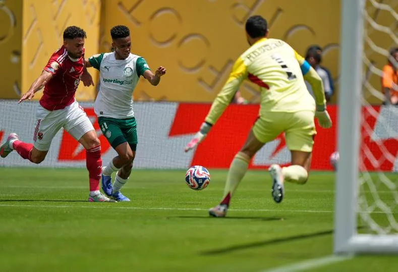 بغياب إمام عاشور.. الأهلي يخسر ثلاثة لاعبين قبل مواجهة بورتو في كأس العالم للأندية بغياب إمام عاشور.. الأهلي يخسر ثلاثة لاعبين قبل مواجهة بورتو في كأس العالم للأندية
