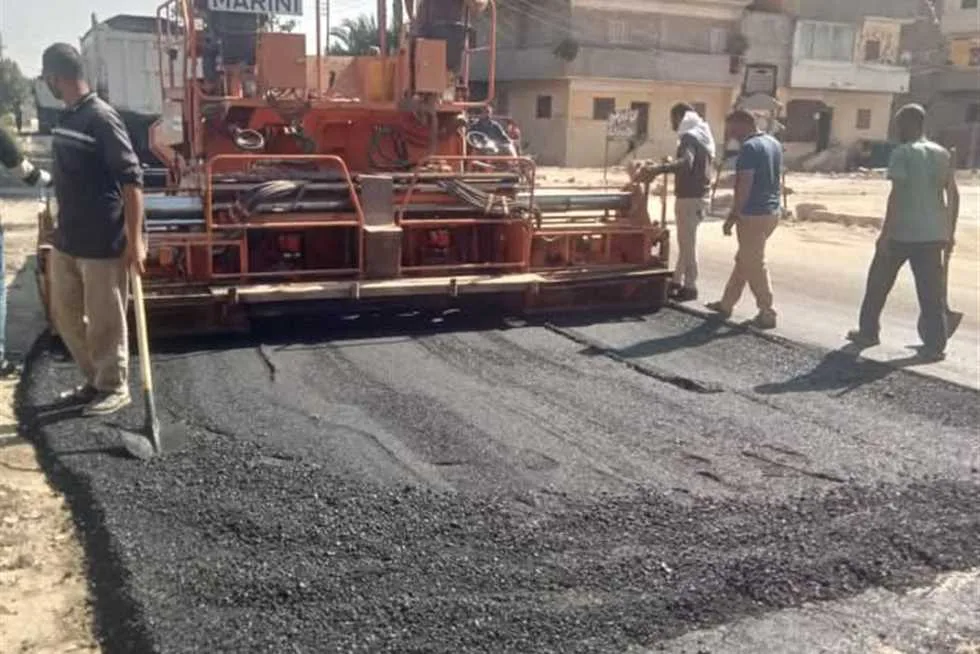 بـ13 مليون جنيه.. محافظ الشرقية يشرف على رصف وتحديث طريق الحلمية في أبو حماد
