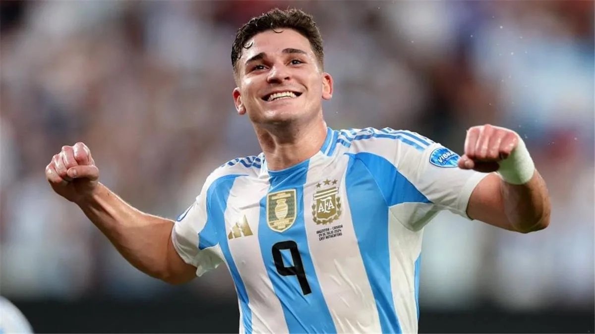 بفضل تألق ألفاريز، الأرجنتين تتجاوز تشيلي في تصفيات كأس العالم 2026