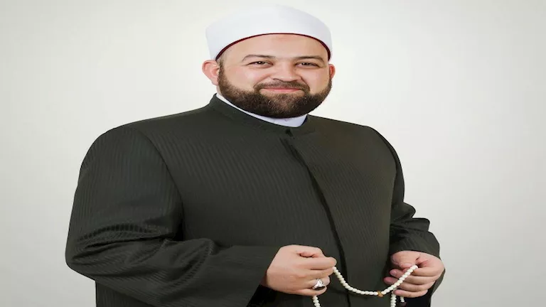 بفيديو مؤثر: إمام مسجد عمرو بن العاص يتحدث عن قرار نقله إلى أسوان بفيديو مؤثر: إمام مسجد عمرو بن العاص يتحدث عن قرار نقله إلى أسوان
