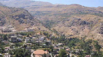بلدية تنورين تهنئ ربيع الشاعر وكارلا جزار لتعيينهما كسفيري لبنان في فرنسا وإيطاليا.