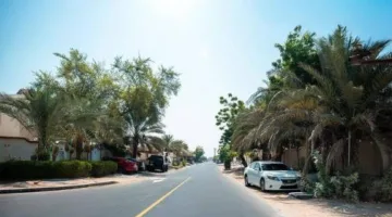 بلدية عجمان ت完成 إنشاء طرق داخلية في منطقة الروضة 2