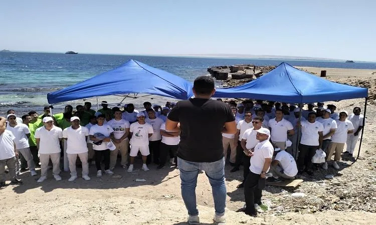 بمشاركة 100 متطوع.. “هيبكا” تستضيف حملة لتنظيف شاطئ فلفلة في الغردقة