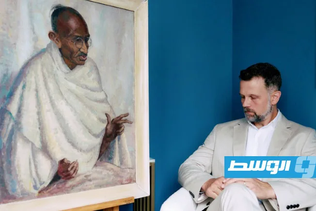 بورتريه يعود تاريخه إلى 95 عامًا لـ«المهاتما غاندي» يعرض للبيع في مزاد بلندن يوليو المقبل بورتريه يعود تاريخه إلى 95 عامًا لـ«المهاتما غاندي» يعرض للبيع في مزاد بلندن يوليو المقبل