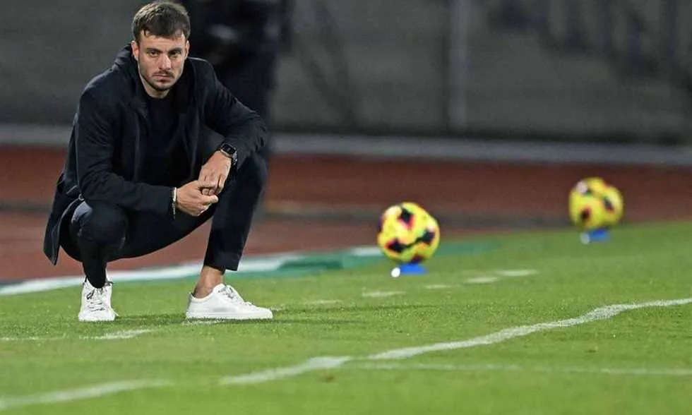 بورتو يوضح لـ في الجول تفاصيل موقف المدرب أنسيلمي. بورتو يوضح لـ في الجول تفاصيل موقف المدرب أنسيلمي.