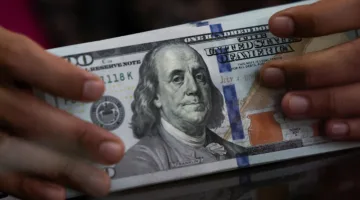بول ديفيز يتساءل: هل دخول الدولار العالمي في مرحلة الانحدار قد بدأ؟