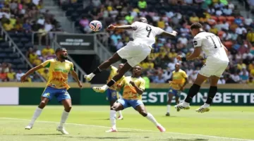 بيلينجهام يحرز أهداف الشوط الأول في مواجهة صن داونز مع بوروسيا دورتموند