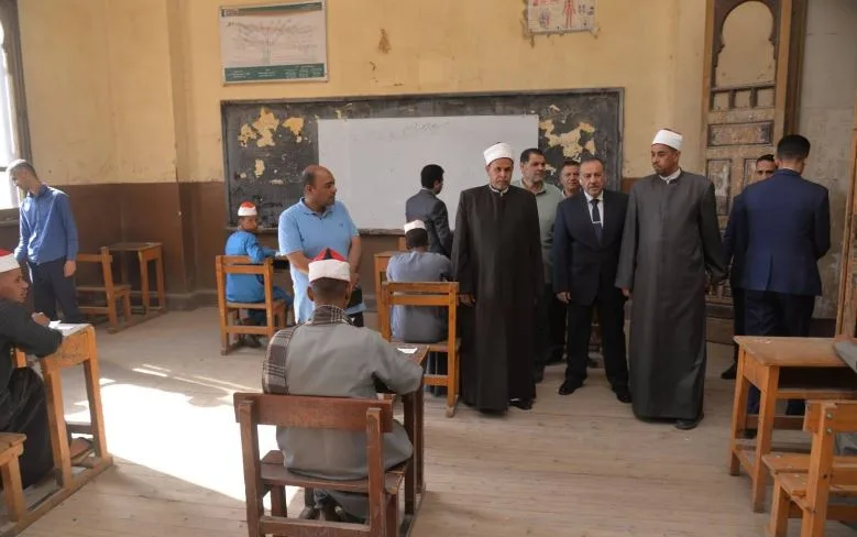 هدوء وانضباط يسود لجان الفقه في اختبارات الثانوية الأزهرية العلمية هدوء وانضباط يسود لجان الفقه في اختبارات الثانوية الأزهرية العلمية