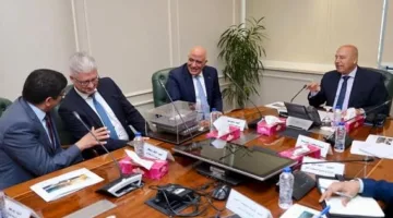 وزير الصناعة يناقش مع شركتين دوليتين إقامة مجمع صناعي شامل لتطوير صناعة مكونات الجسور والأنفاق.
