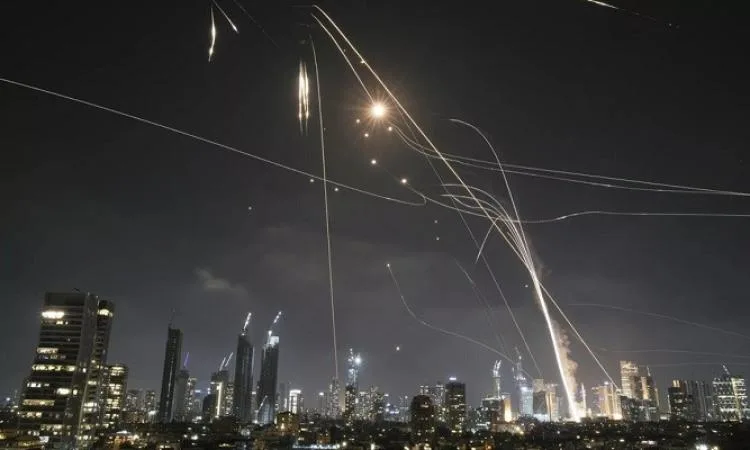 تأثيرات التصعيد بين إسرائيل وإيران.. إلى أين تتجه الأمور؟ تأثيرات التصعيد بين إسرائيل وإيران.. إلى أين تتجه الأمور؟