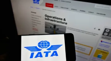 تأخيرات الشحن والتوترات التجارية تضغط على شركات الطيران لتقليص توقعاتها للأرباح في 2025